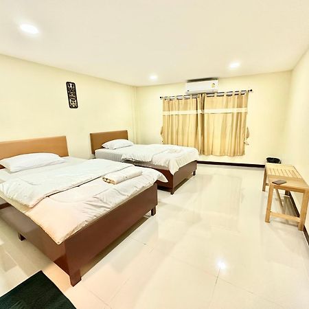 Baan At Khaosan Hostel Bangkok Exterior photo