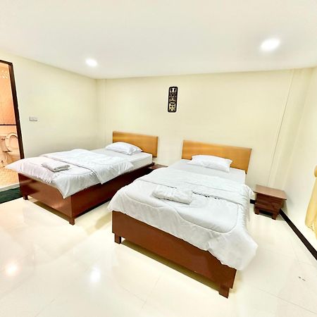 Baan At Khaosan Hostel Bangkok Exterior photo