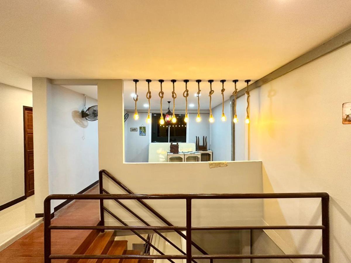 Baan At Khaosan Hostel Bangkok Exterior photo