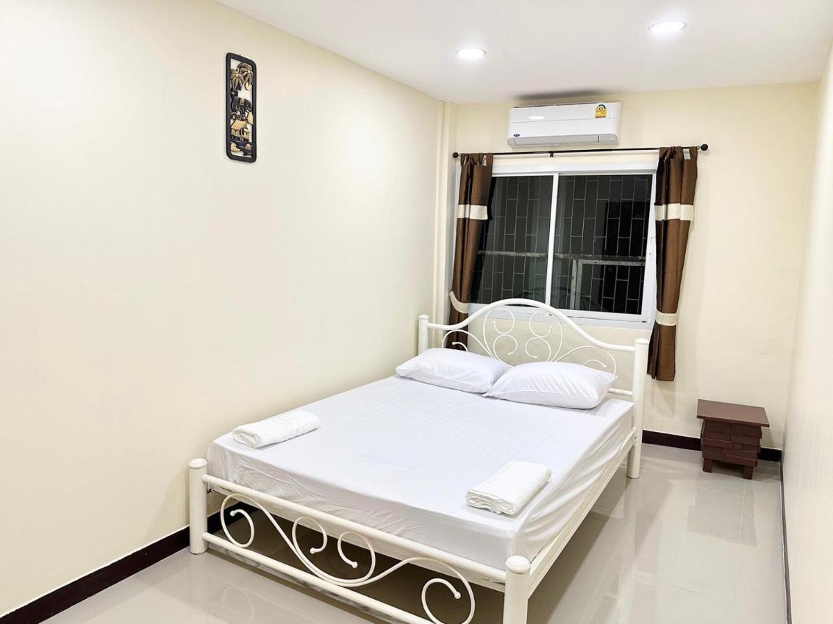 Baan At Khaosan Hostel Bangkok Exterior photo