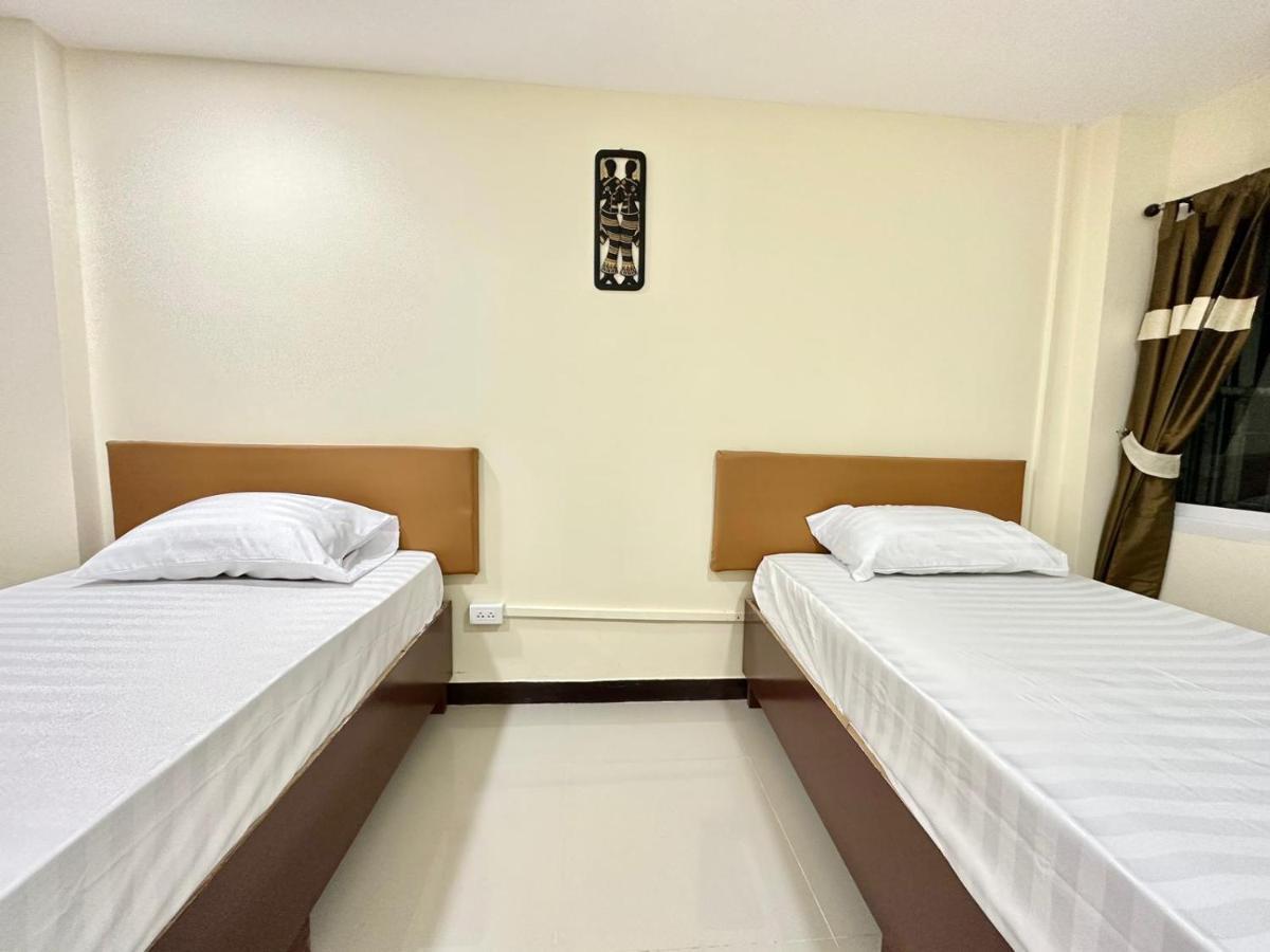 Baan At Khaosan Hostel Bangkok Exterior photo