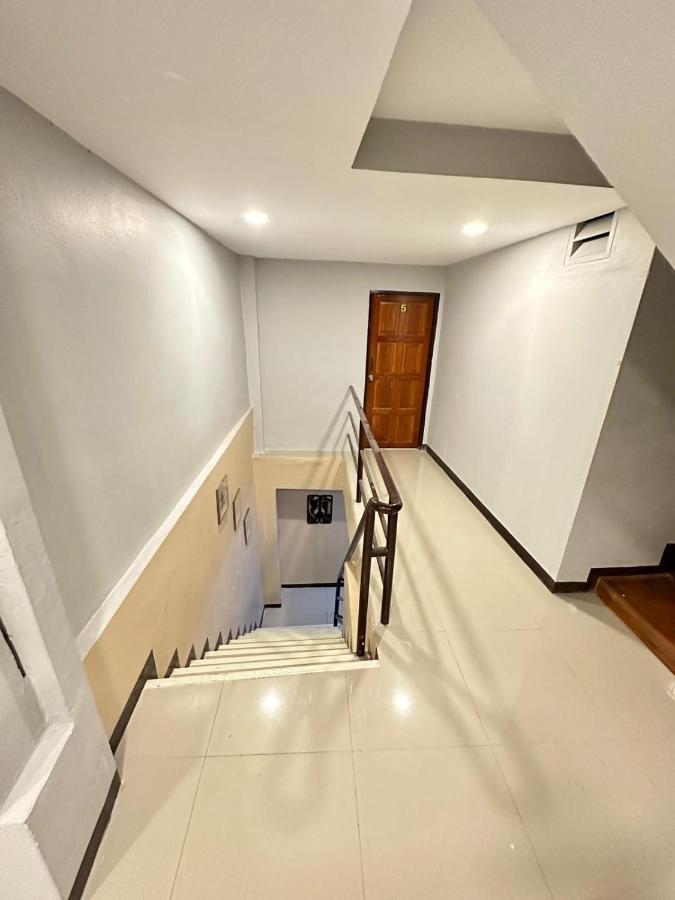 Baan At Khaosan Hostel Bangkok Exterior photo
