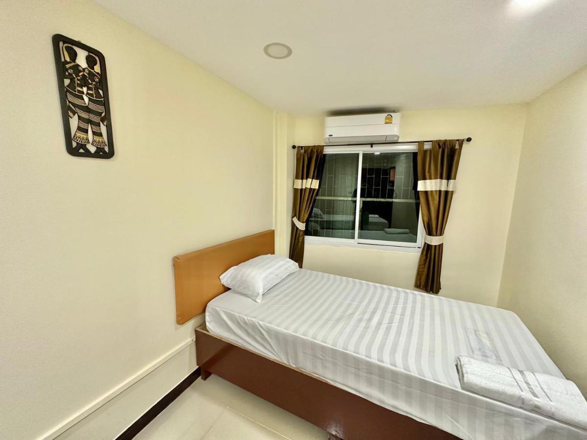 Baan At Khaosan Hostel Bangkok Exterior photo