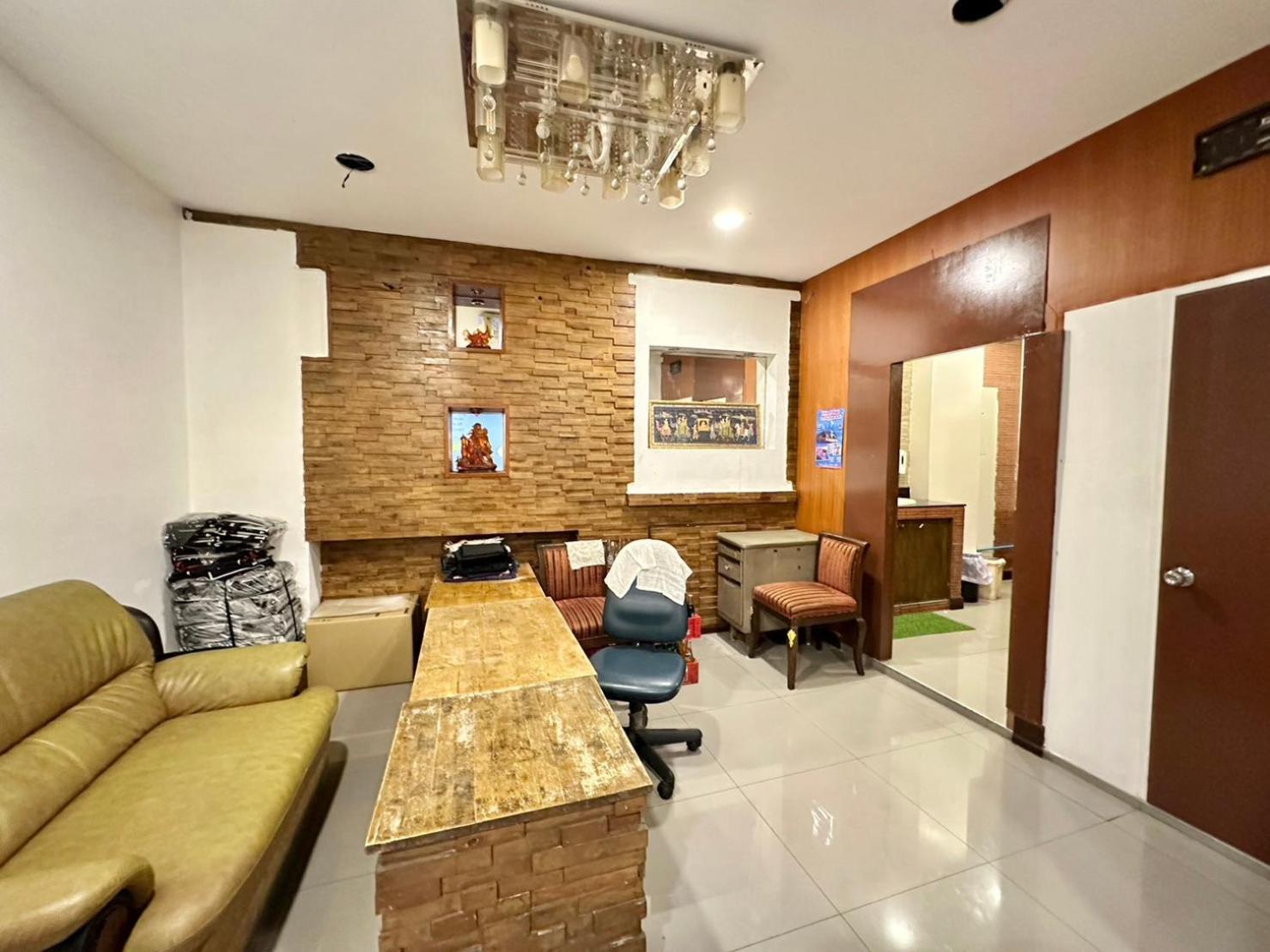 Baan At Khaosan Hostel Bangkok Exterior photo