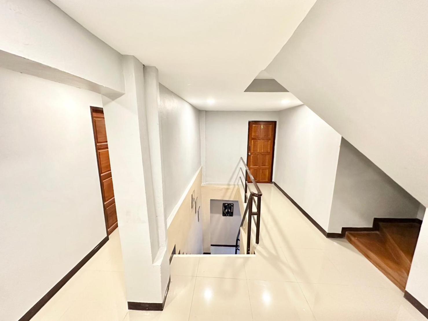 Baan At Khaosan Hostel Bangkok Exterior photo