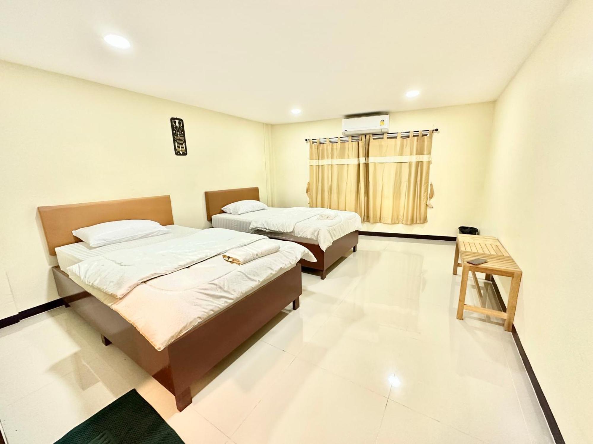 Baan At Khaosan Hostel Bangkok Exterior photo