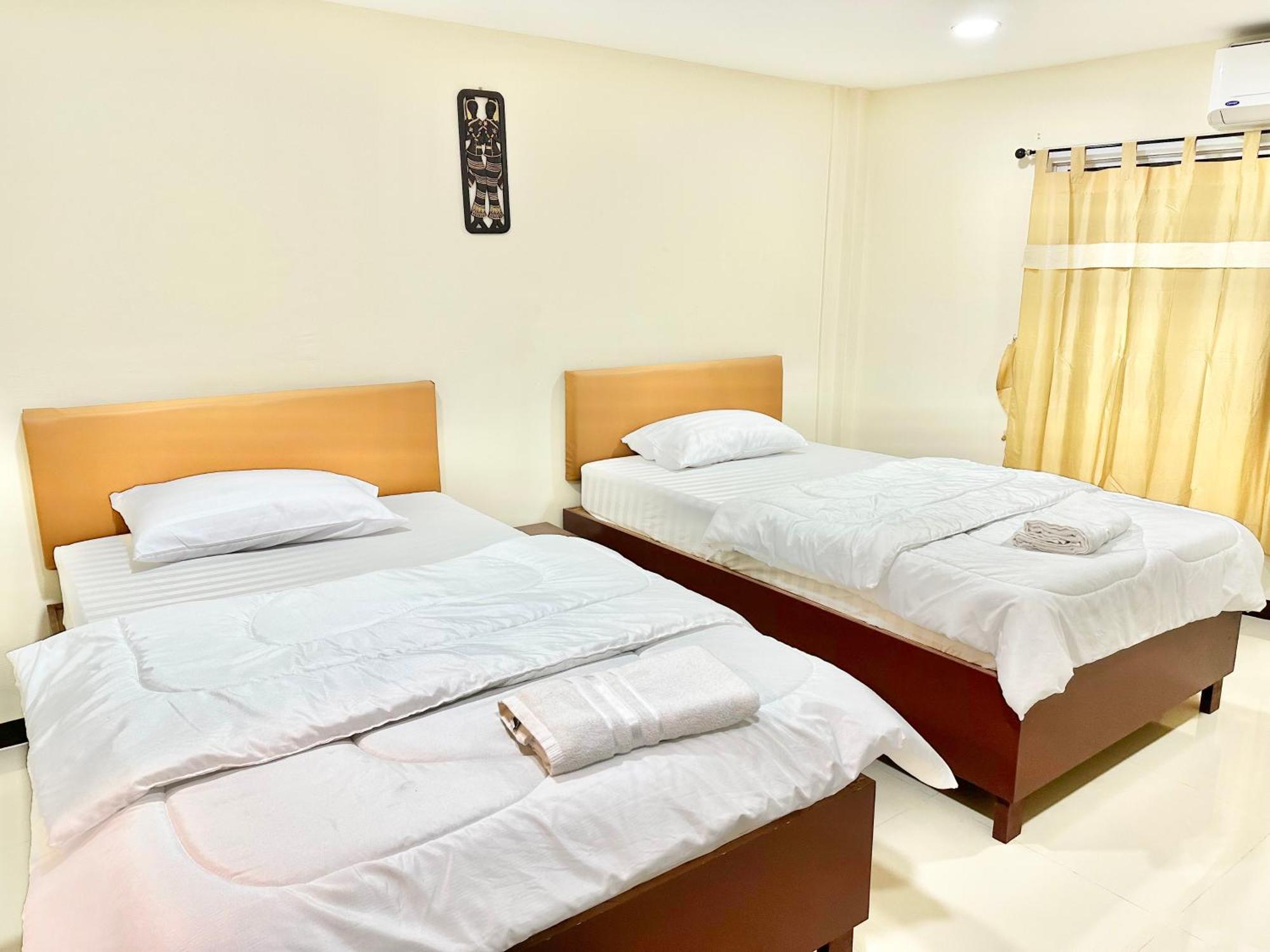 Baan At Khaosan Hostel Bangkok Exterior photo