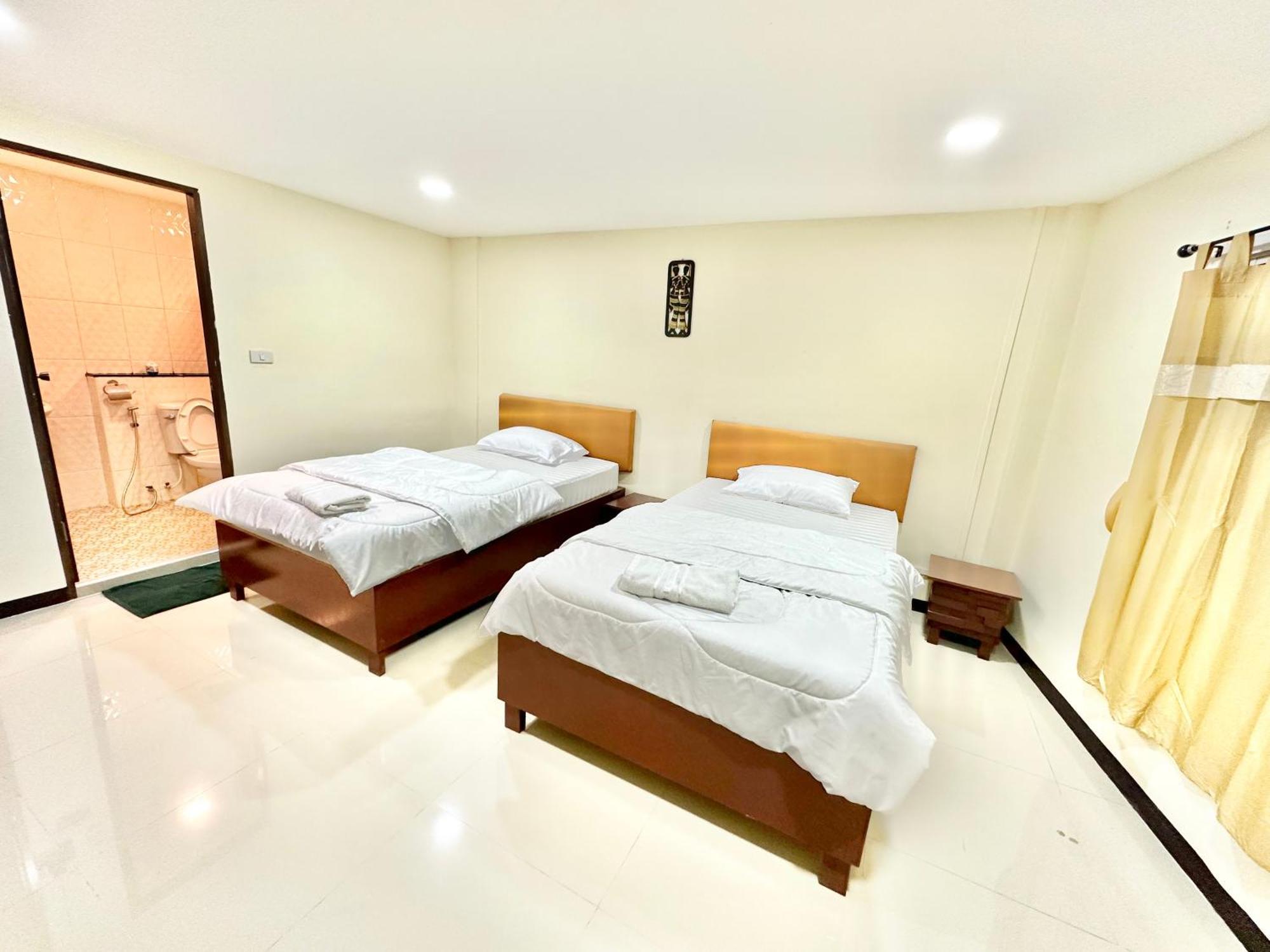 Baan At Khaosan Hostel Bangkok Exterior photo