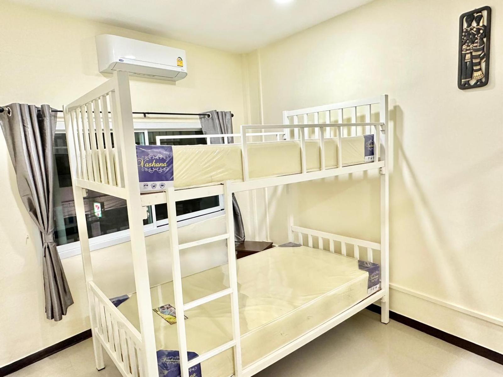 Baan At Khaosan Hostel Bangkok Exterior photo